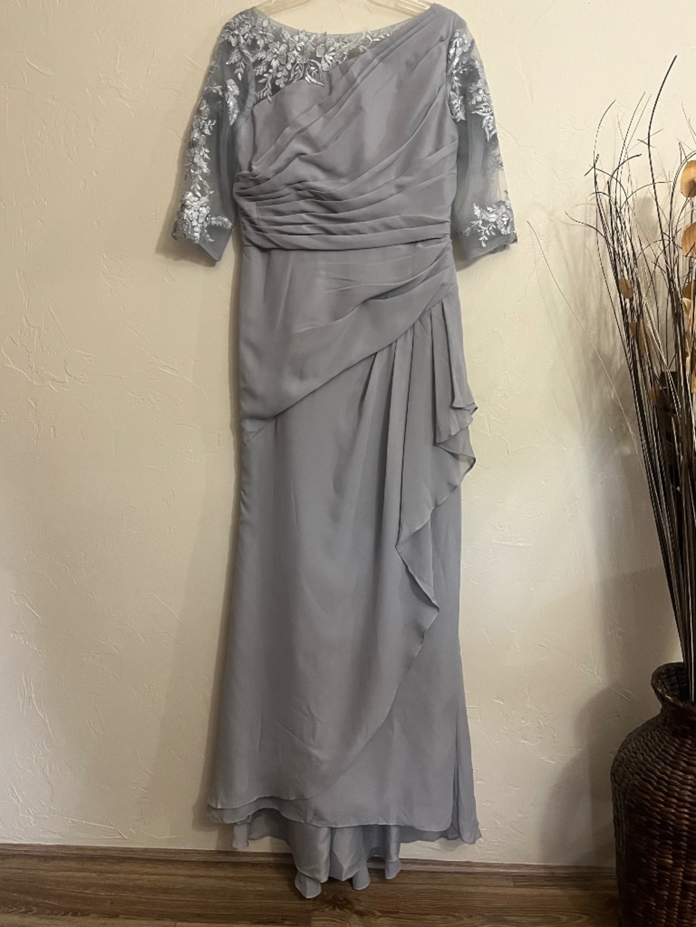 Beautiful Gown, sequined accent on lace. Perfect for Mother of the Groom